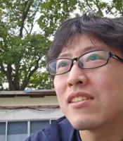 男性,メガネ,屋外,木,自撮り